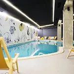 Stylish One Bedroomed 112 In Main Flora Building Διαμέρισμα