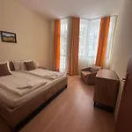 Stylish One Bedroomed 112 In Main Flora Building Μπόροβετς