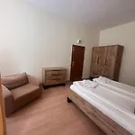 Stylish One Bedroomed 112 In Main Flora Building