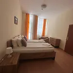 Stylish One Bedroomed 112 In Main Flora Building Μπόροβετς