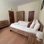 Stylish One Bedroomed 112 In Main Flora Building *