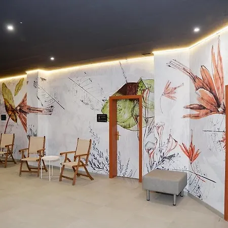 Апартаменты Stylish One Bedroomed 112 In Main Flora Building
