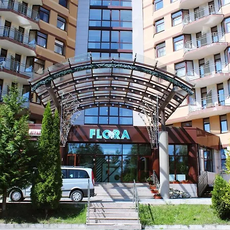 Stylish One Bedroomed 112 In Main Flora Building Апартаменты