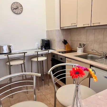 Stylish One Bedroomed 112 In Main Flora Building * בורובץ
