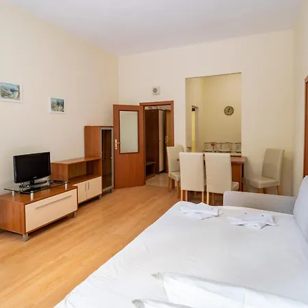 Διαμέρισμα Stylish One Bedroomed 112 In Main Flora Building *