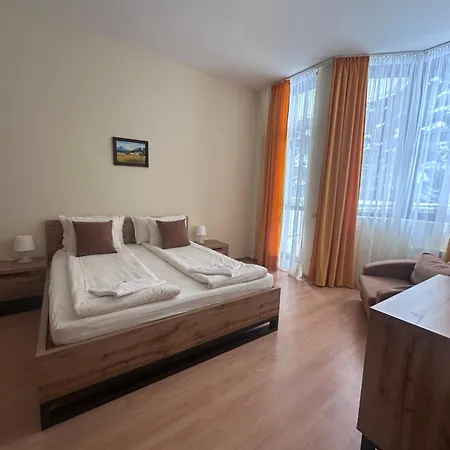 Stylish One Bedroomed 112 In Main Flora Building شقة بوروفتس