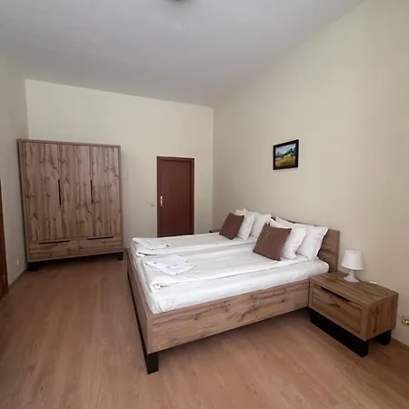 Stylish One Bedroomed 112 In Main Flora Building דירה בורובץ