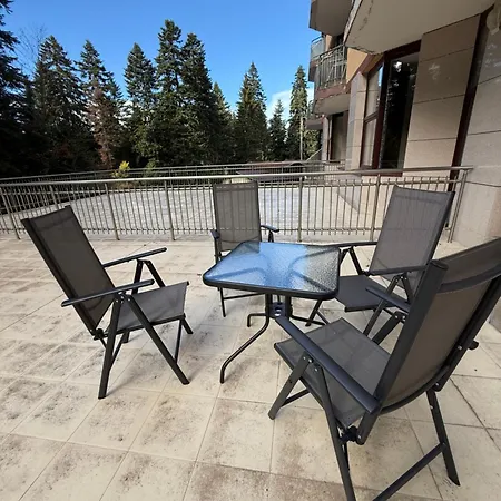 Stylish One Bedroomed 112 In Main Flora Building Апартаменты Боровец